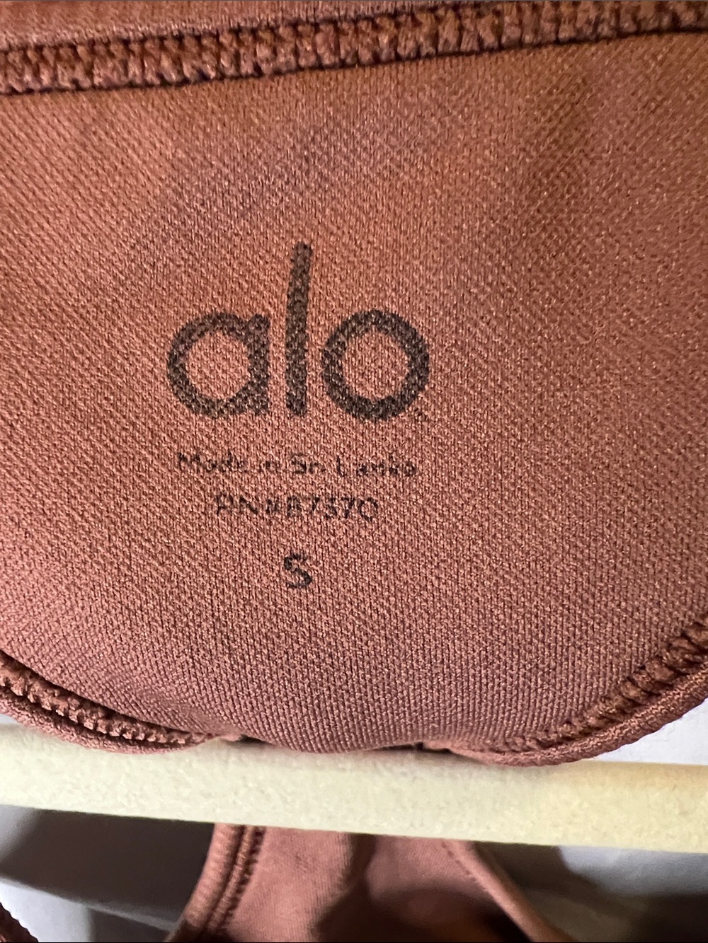 ALO Seamless Ribbed Bra - Picture 2 of 8